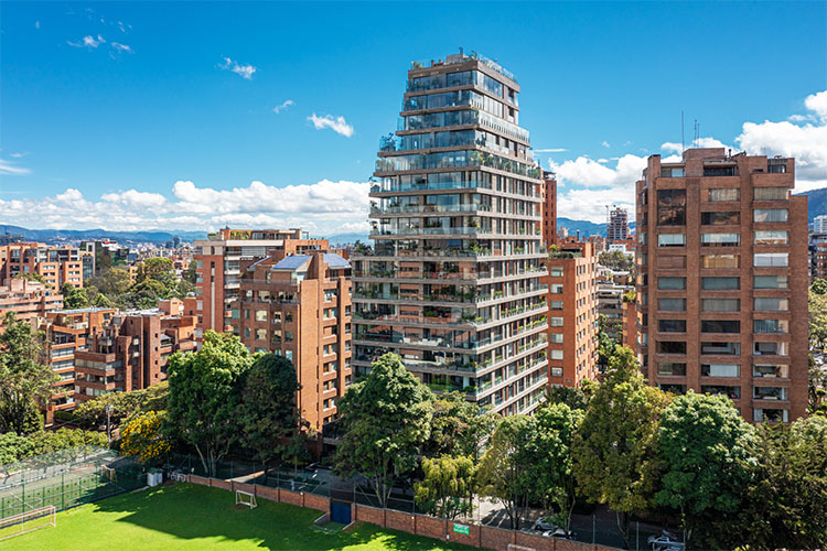 OCTAVA APARTAMENTOS / Ubicación: BOGOTÁ D.C. / Línea: LAMIGLASS ARQUITECTO / Tipo de Vidrio: LAMIGLASS INCOLORO, LAMIGLASS GRIS, LAMIGLASS INTERIOR IMPRESIÓN DIGITAL, ENERGYGLASS CONTROL 50 NEUTRO / Aplicación: FACHADAS, BARANDAS / Constructora y/o Arquitecto: NM CONSTRUCTORES