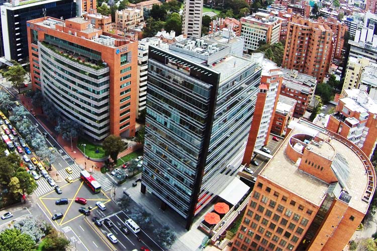 TORRE SIENTE 77 / Ubicación: BOGOTÁ D.C. / Línea: ENERGYGLASS (Ahorro Energético) / Tipo de Vidrio: ENERGYGLASS CONTROL 50 NEUTRO / Aplicación: FACHADA / Constructora y/o Arquitecto: NM CONSTRUCTORES